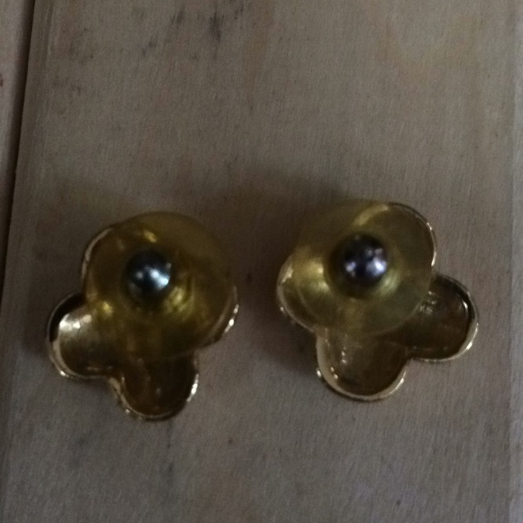 Vintage Golden Criss Cross Earrings - Picture 5 of 6